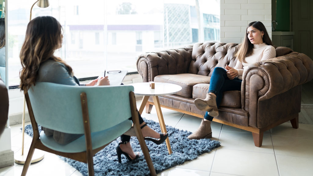 Consultation chez une naturopathe pour personnaliser une cure de gemmothérapie vitalité